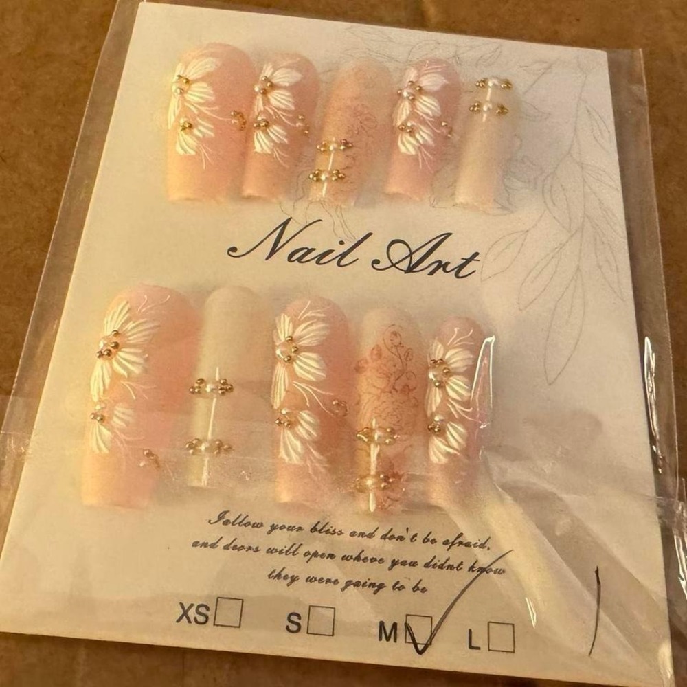 "Bliss Bloom" – Pre-Designed Floral Nail Set (Size‎ M)